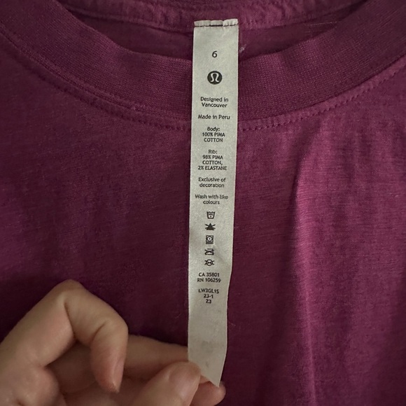 Lululemon Athletica Magenta Crop Top Size 6 - Picture 3 of 6